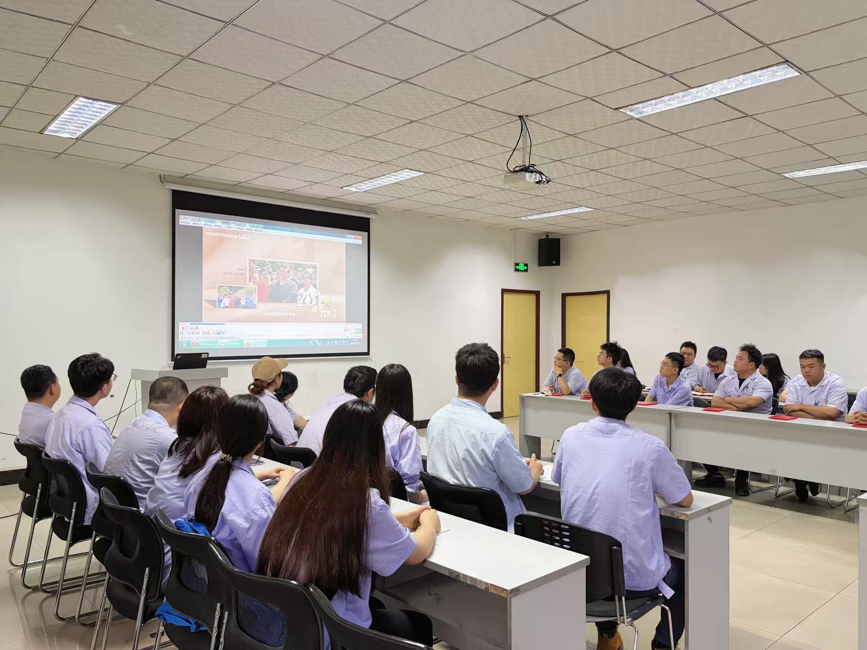 图8:团课学习.jpg 图8:团课学习.jpg
